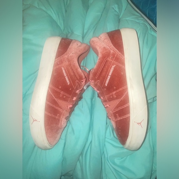 Pink Canyon Velvet Nike Air Jordan Low Top Sneakers Size: 9.5 Rare - Picture 3 of 6